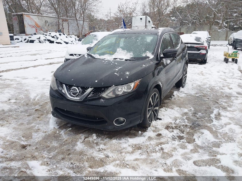 JN1BJ1CR4JW209748 2018 NISSAN ROGUE photo no. 2