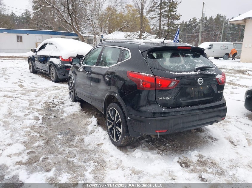 JN1BJ1CR4JW209748 2018 NISSAN ROGUE photo no. 3