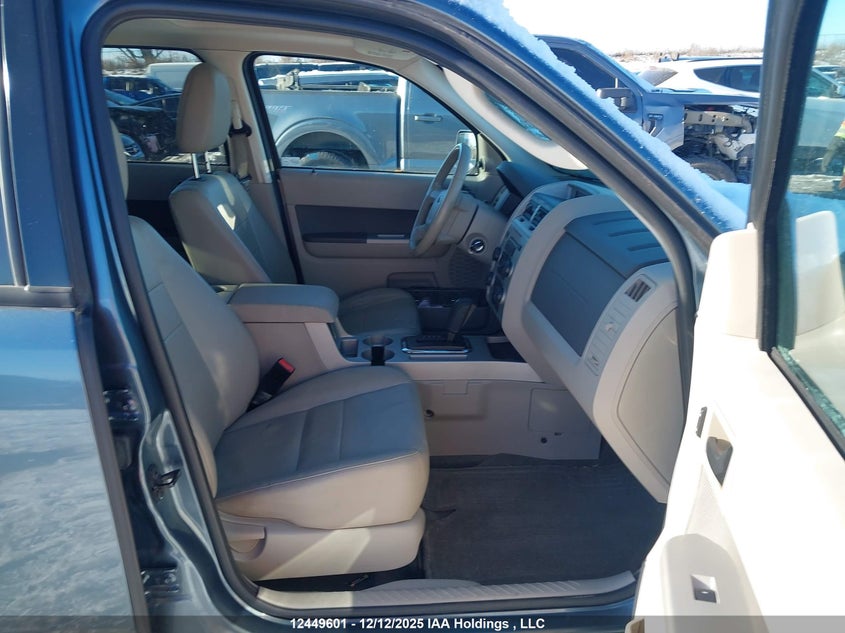 1FMCU9D79BKA70242 2011 FORD ESCAPE photo no. 5