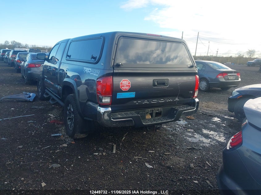 5TFSZ5AN8HX109461 2017 TOYOTA TACOMA photo no. 3