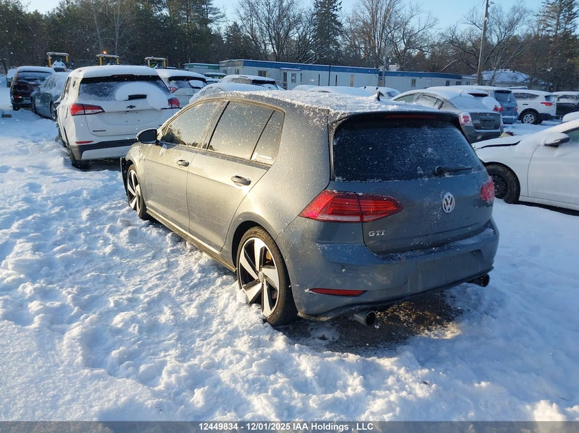 3VW447AUXJM282952 2018 VOLKSWAGEN GTI photo no. 3
