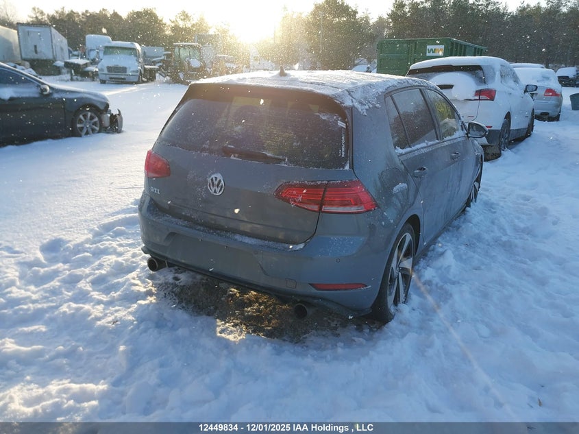 3VW447AUXJM282952 2018 VOLKSWAGEN GTI photo no. 4