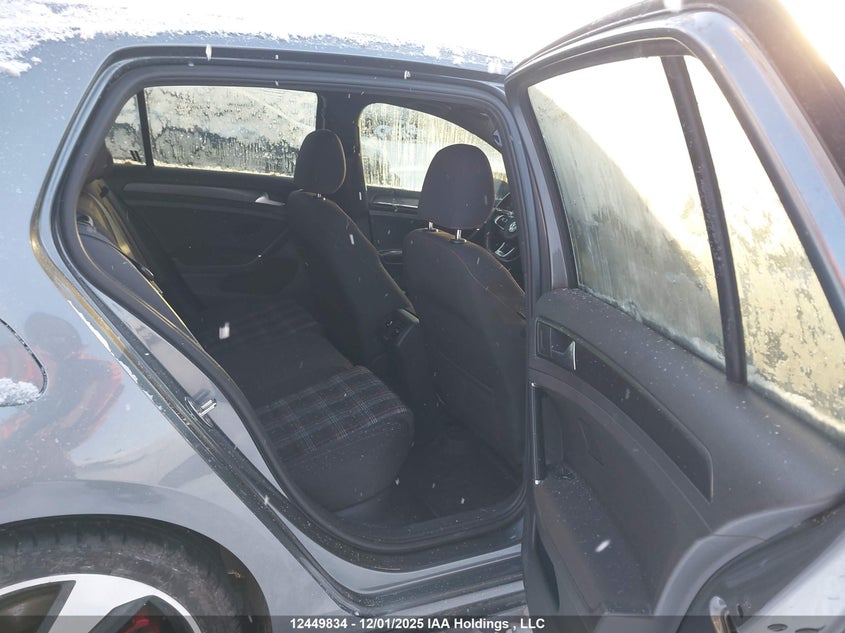 3VW447AUXJM282952 2018 VOLKSWAGEN GTI photo no. 8