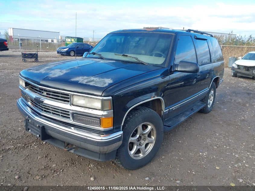 1GNEK13R0VJ436324 1997 CHEVROLET TAHOE photo no. 2