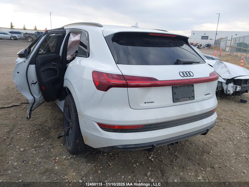 WA1VAAGE0NB039817 2022 AUDI E-TRON photo no. 3
