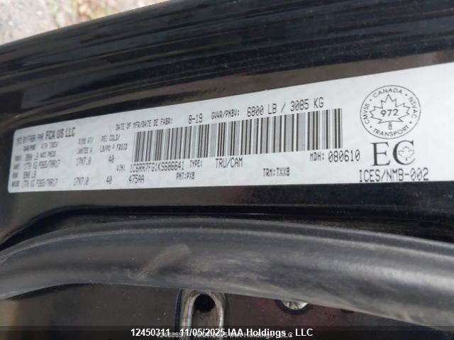 1C6RR7FG1KS686641 2019 RAM 1500 photo no. 9