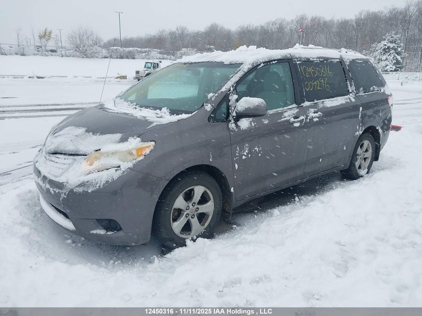 5TDKA3DC5BS004296 2011 TOYOTA SIENNA photo no. 2
