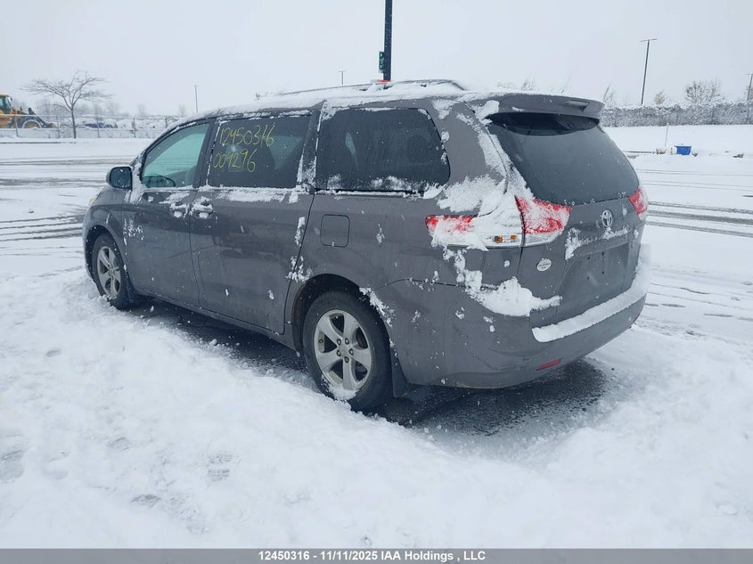 5TDKA3DC5BS004296 2011 TOYOTA SIENNA photo no. 3