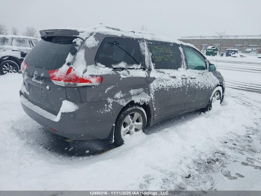 5TDKA3DC5BS004296 2011 TOYOTA SIENNA photo no. 4