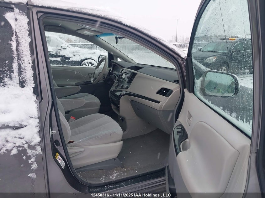 5TDKA3DC5BS004296 2011 TOYOTA SIENNA photo no. 5