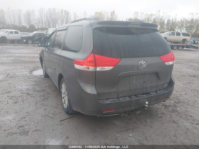5TDJK3DC4DS062640 2013 TOYOTA SIENNA photo no. 3