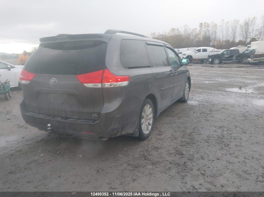 5TDJK3DC4DS062640 2013 TOYOTA SIENNA photo no. 4