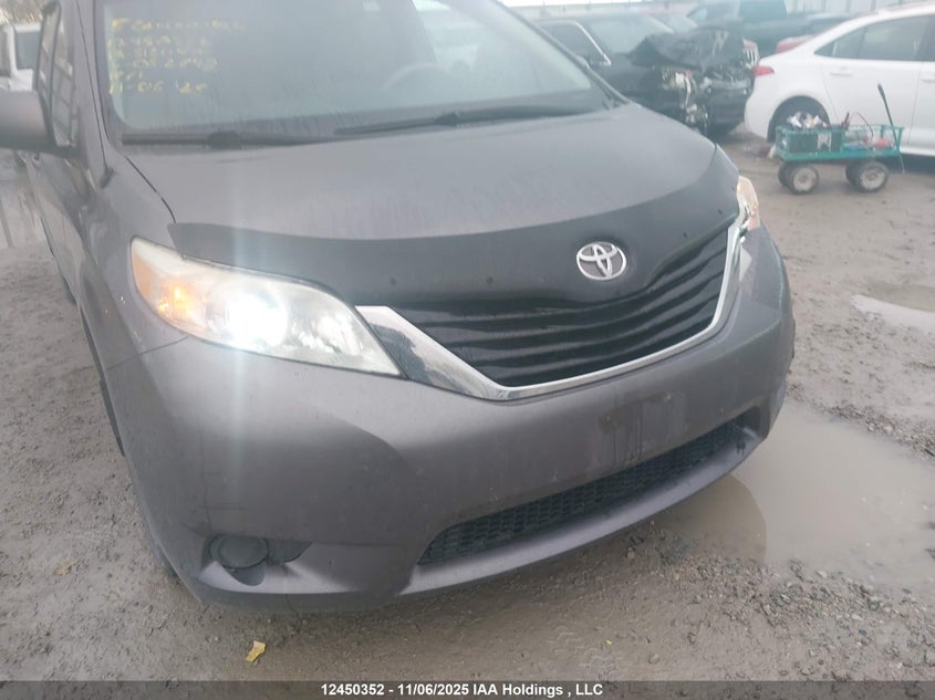 5TDJK3DC4DS062640 2013 TOYOTA SIENNA photo no. 6