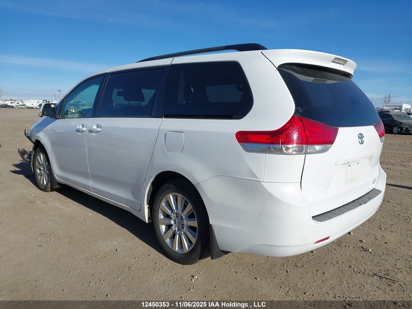 5TDJK3DC3ES087059 2014 TOYOTA SIENNA photo no. 3