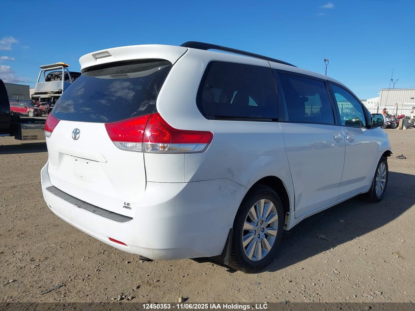 5TDJK3DC3ES087059 2014 TOYOTA SIENNA photo no. 4