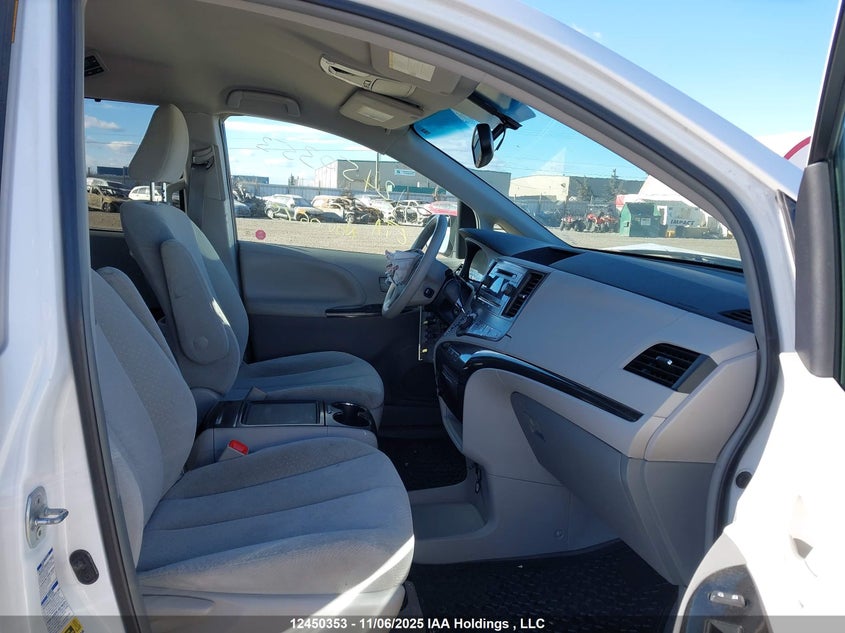 5TDJK3DC3ES087059 2014 TOYOTA SIENNA photo no. 5