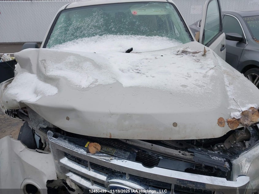 1FMCU03118KA58054 2008 FORD ESCAPE photo no. 10