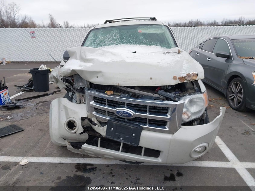 1FMCU03118KA58054 2008 FORD ESCAPE photo no. 12