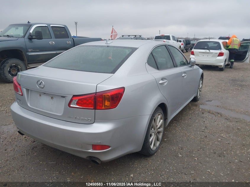 JTHCF5C24A5036069 2010 LEXUS IS photo no. 4