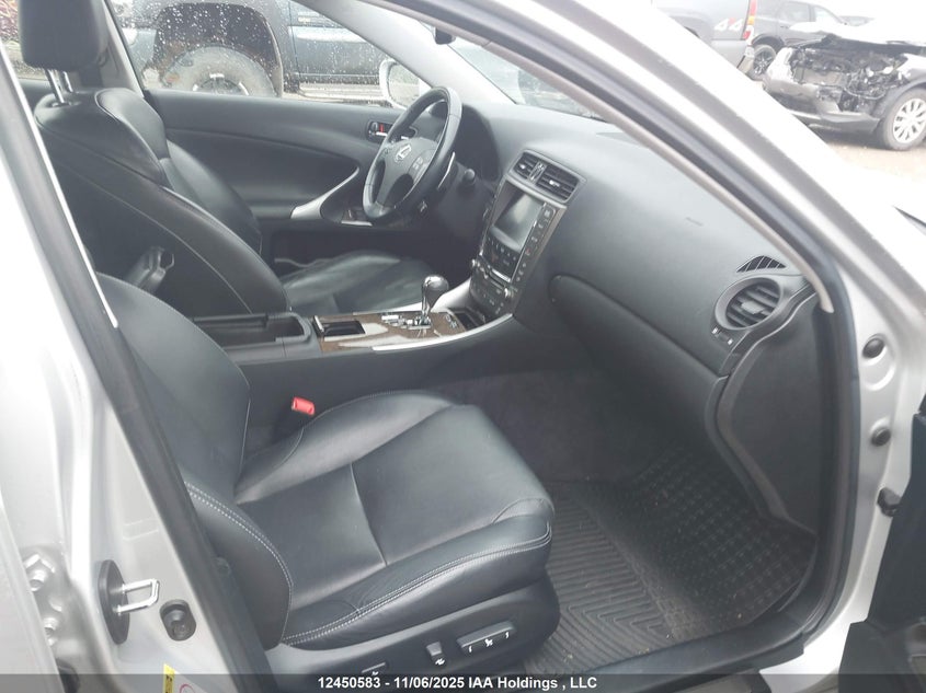 JTHCF5C24A5036069 2010 LEXUS IS photo no. 5