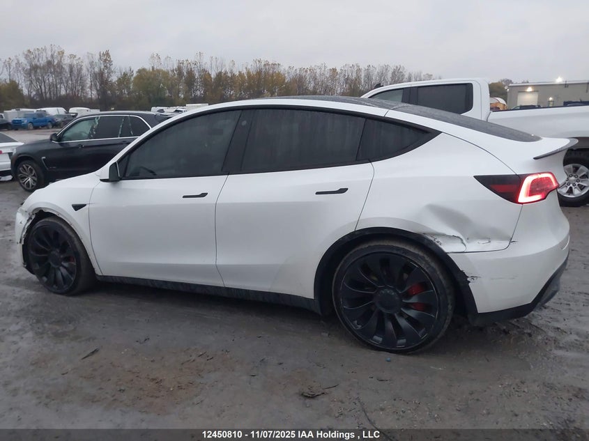 2022 Tesla Model Y VIN: 7SAYGDEF3NF511748 Lot: 12450810