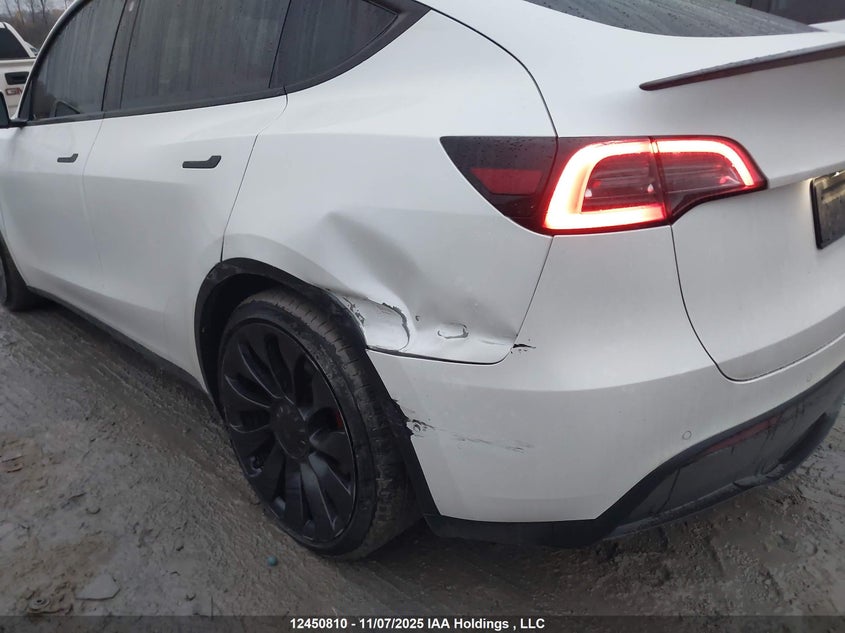 2022 Tesla Model Y VIN: 7SAYGDEF3NF511748 Lot: 12450810