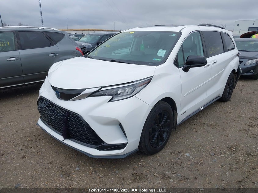 5TDGRKEC0MS004619 2021 TOYOTA SIENNA photo no. 2