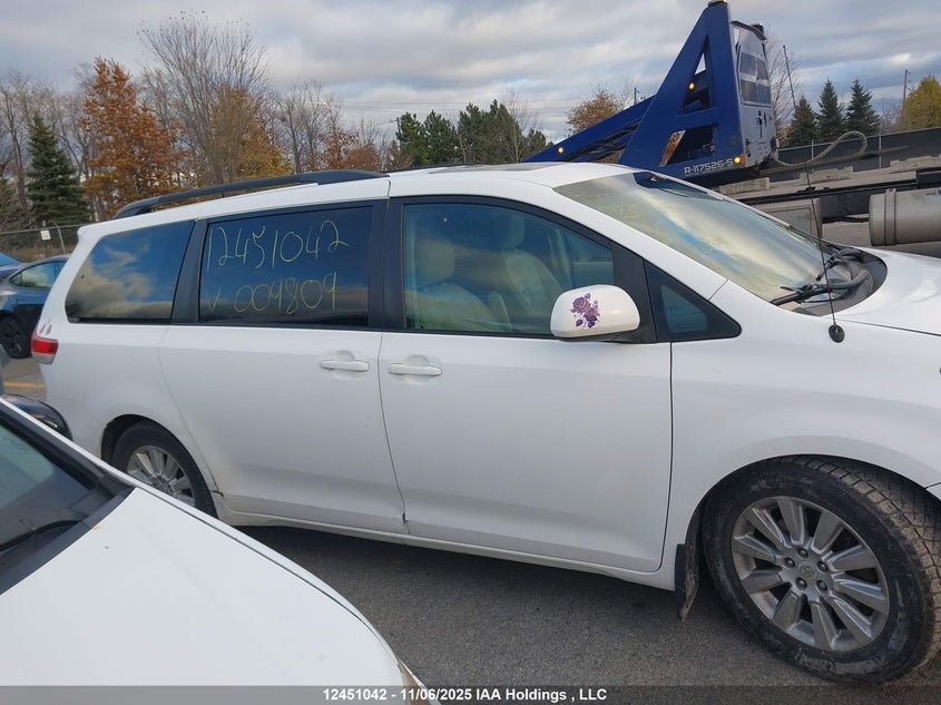 5TDYK3DC1BS009809 2011 TOYOTA SIENNA photo no. 14