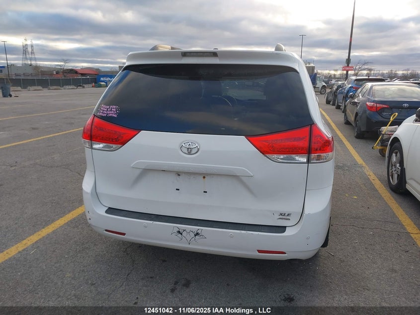 5TDYK3DC1BS009809 2011 TOYOTA SIENNA photo no. 17