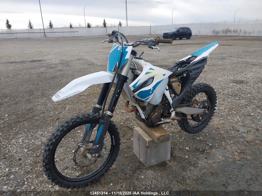 VBKUAK406GM249764 2016 HUSQVARNA FE photo no. 2