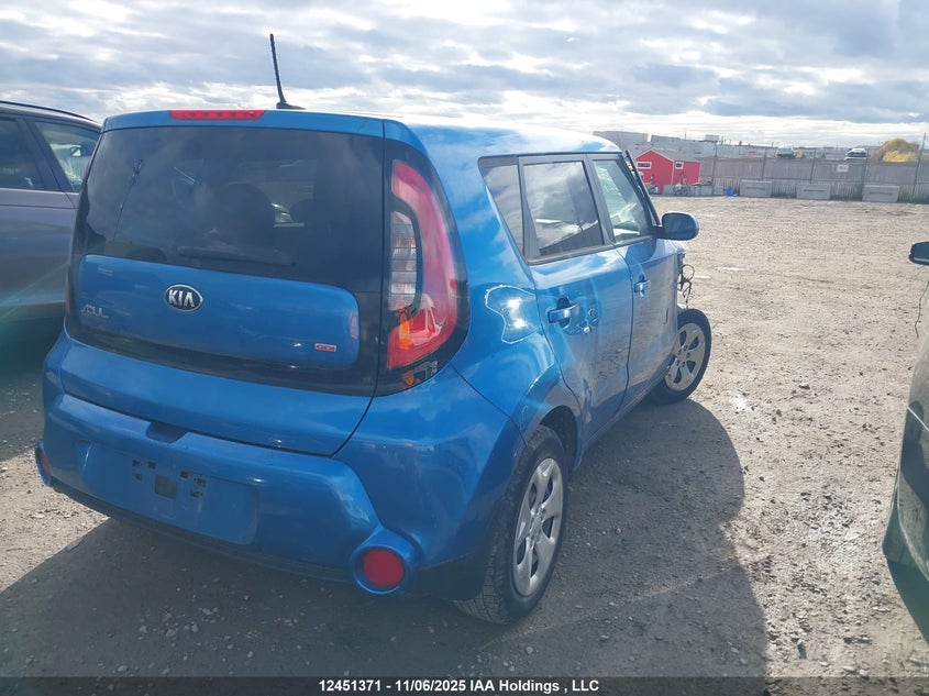 KNDJN2A25F7204245 2015 KIA SOUL photo no. 4