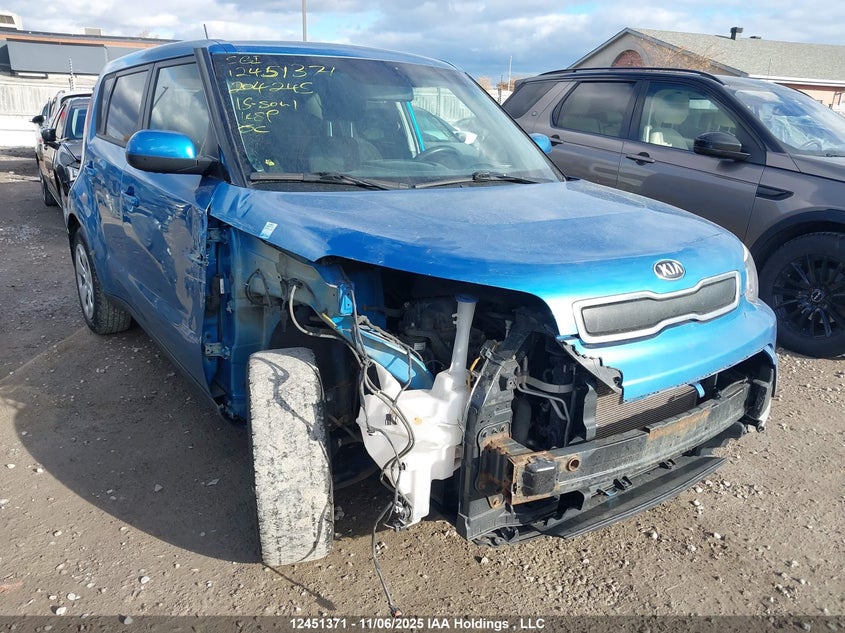 KNDJN2A25F7204245 2015 KIA SOUL photo no. 6