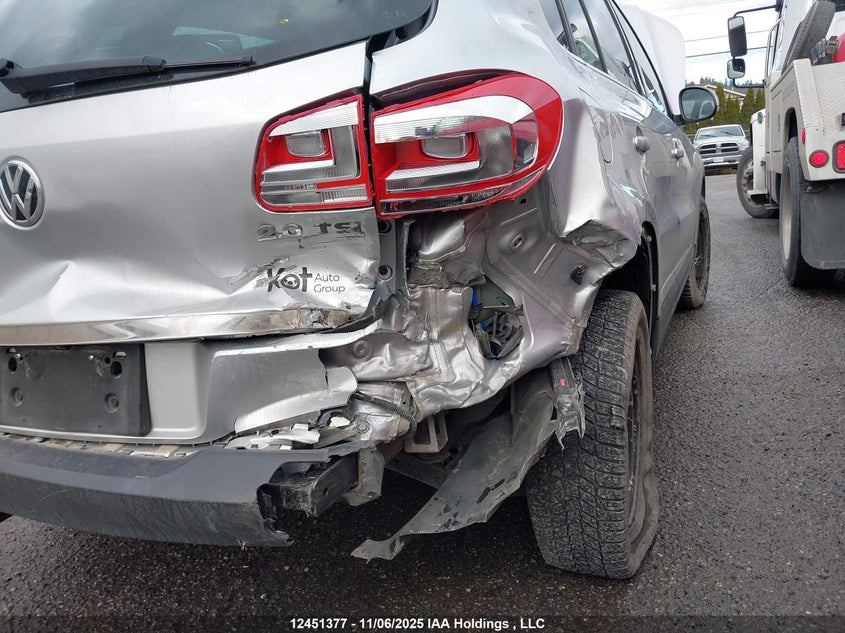 WVGMV7AX0HK040663 2017 VOLKSWAGEN TIGUAN photo no. 6