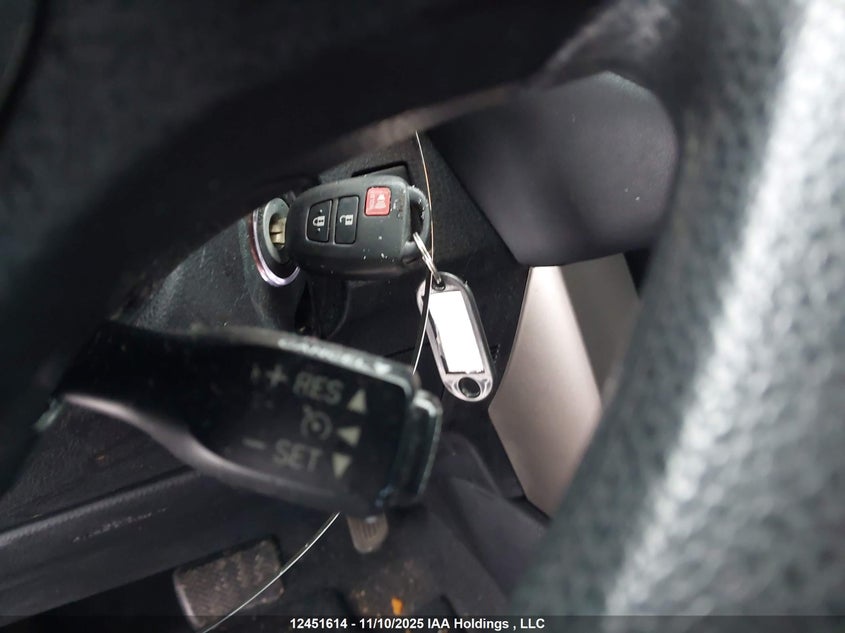 2T3WFREV1FW211276 2015 TOYOTA RAV 4 photo no. 11