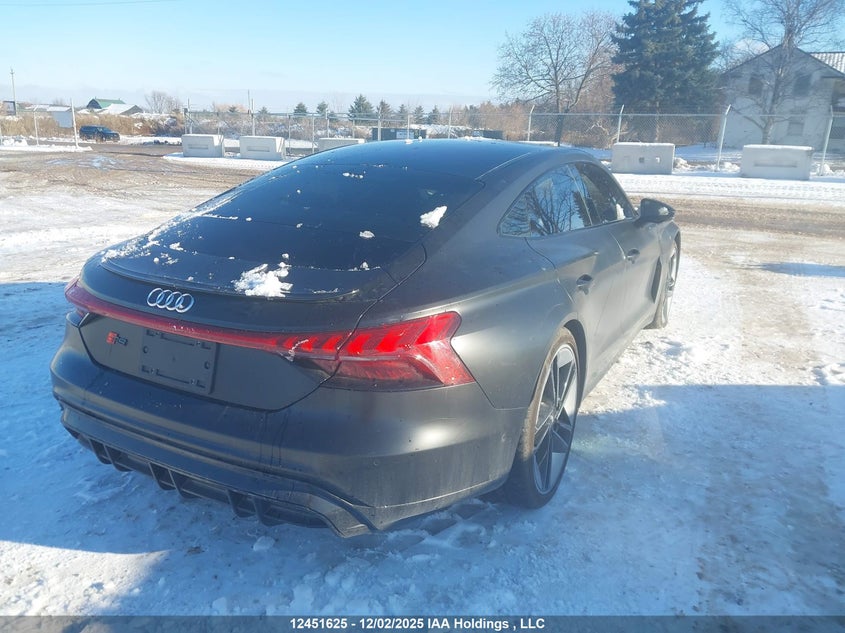 WAUCJBFW6N7008696 2022 AUDI E-TRON GT photo no. 4