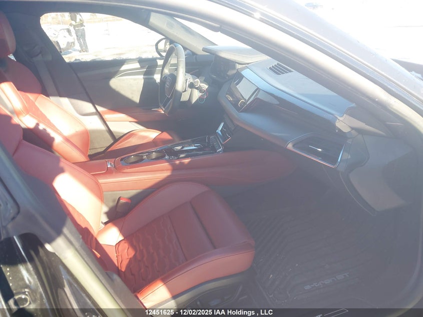 WAUCJBFW6N7008696 2022 AUDI E-TRON GT photo no. 5
