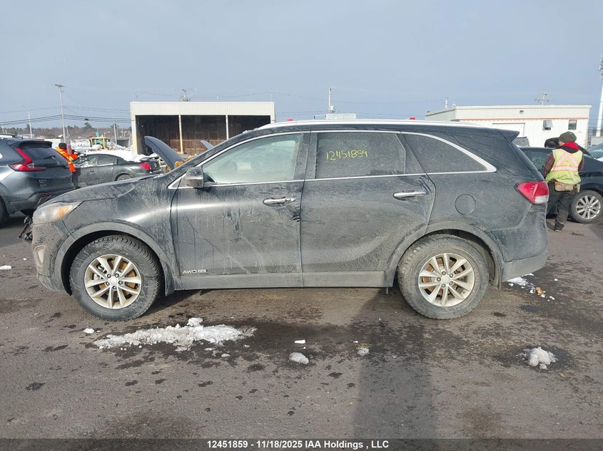 5XYPGDA50HG251327 2017 KIA SORENTO photo no. 14