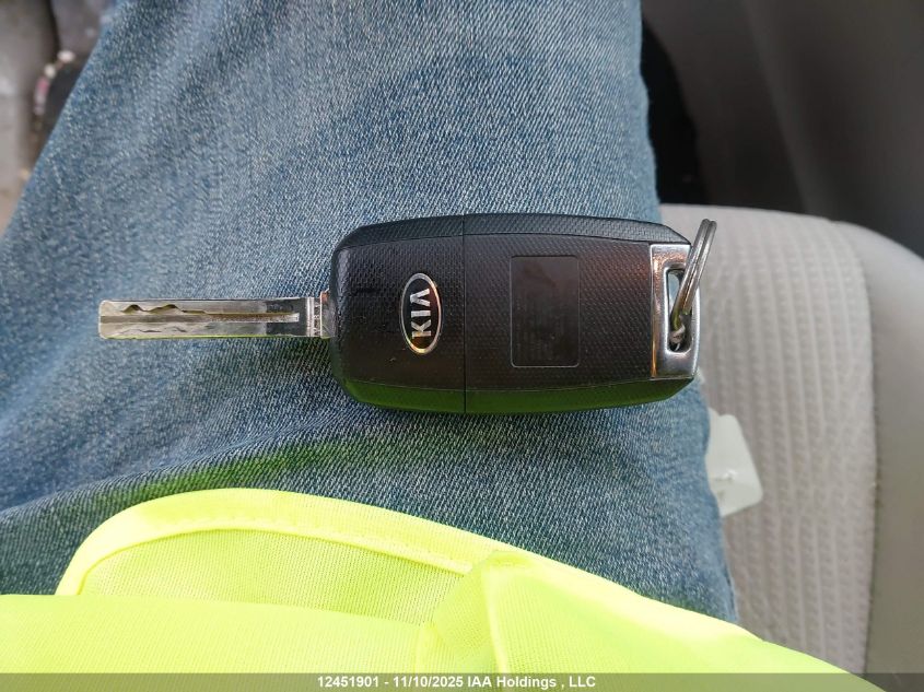 2019 Kia Sedona Lx VIN: KNDMB5C13K6456829 Lot: 12451901