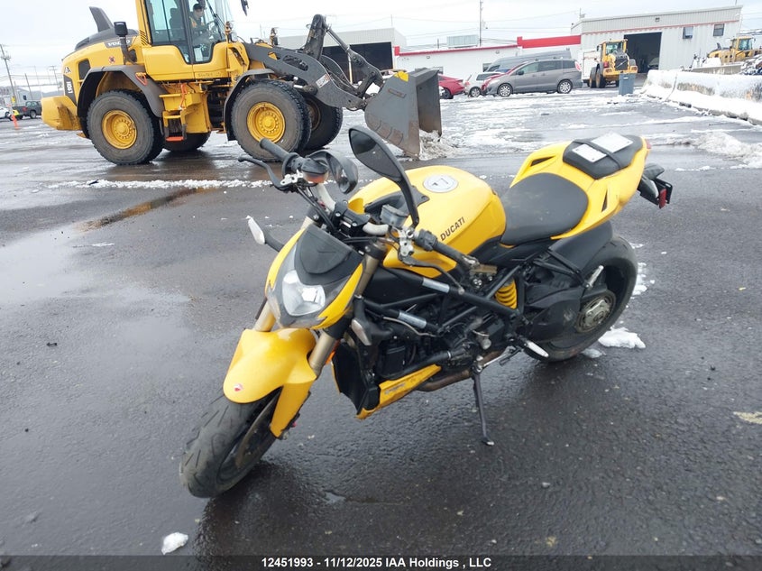 ZDM11BMV7CB011853 2012 DUCATI STREETFIGHTER photo no. 2