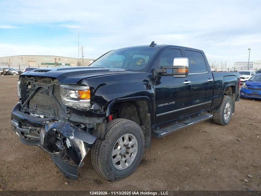 1GT12UEY2JF137217 2018 GMC SIERRA photo no. 2