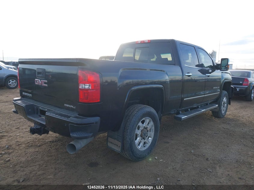 1GT12UEY2JF137217 2018 GMC SIERRA photo no. 4
