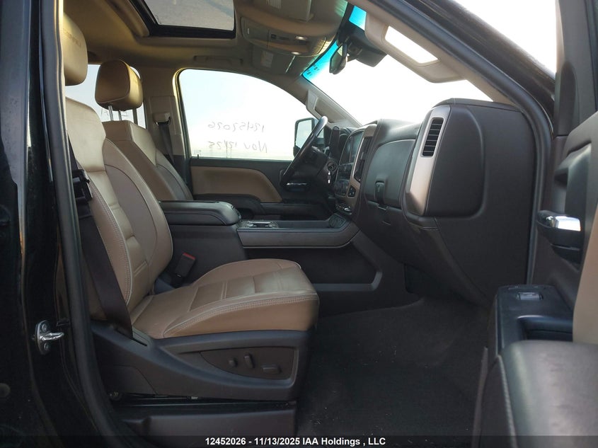 1GT12UEY2JF137217 2018 GMC SIERRA photo no. 5