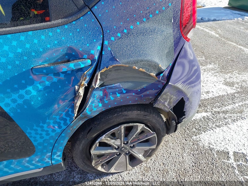KNDJ33A11M7021411 2021 KIA SOUL EV photo no. 22