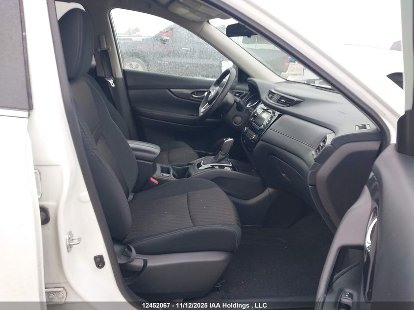 5N1AT2MV6HC802944 2017 NISSAN ROGUE photo no. 5