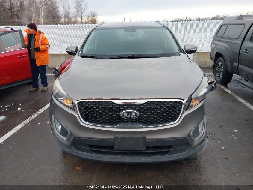 5XYPGDA55GG175389 2016 KIA SORENTO photo no. 12