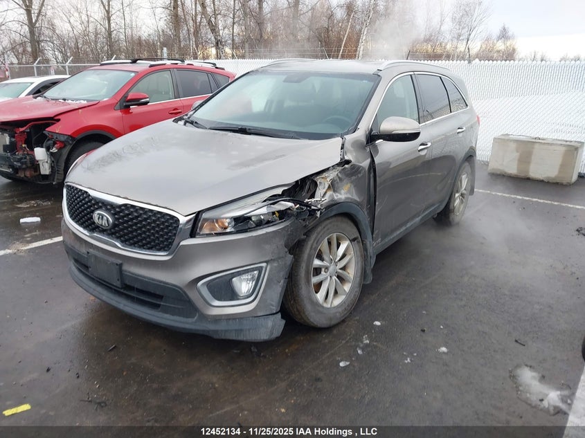 5XYPGDA55GG175389 2016 KIA SORENTO photo no. 2