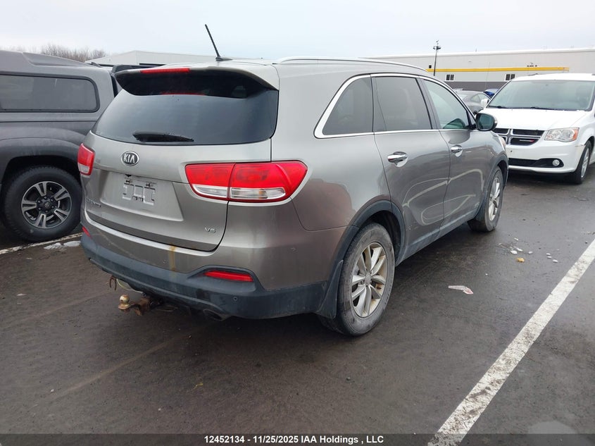 5XYPGDA55GG175389 2016 KIA SORENTO photo no. 4