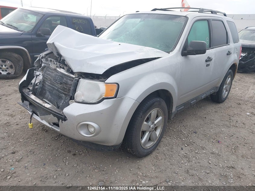 1FMCU0DG8BKC67480 2011 FORD ESCAPE photo no. 2