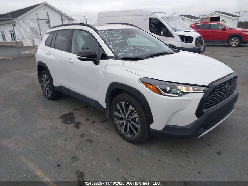 7MUBAABG2SV129854 2025 Toyota Corolla Cross Le auction photo 1