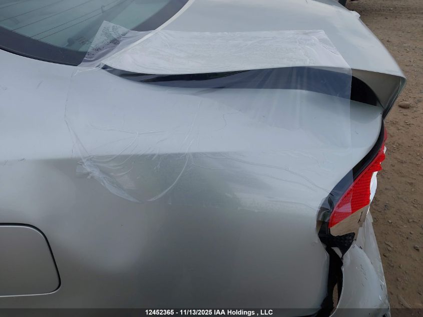 2002 Toyota Camry Le/Xle VIN: JTDBE30K520020115 Lot: 12452365